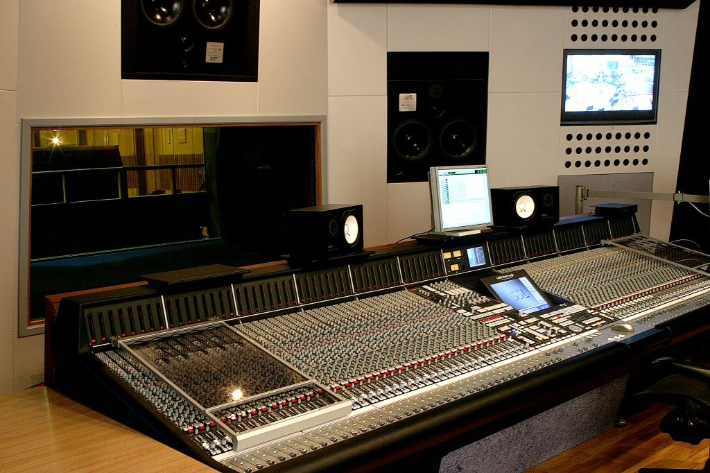 мосфильм 16 павильон. столетие мосфильма. старая видеокамера. музей киноконцерна мосфильм москва. музей киностудии «мосфильм».