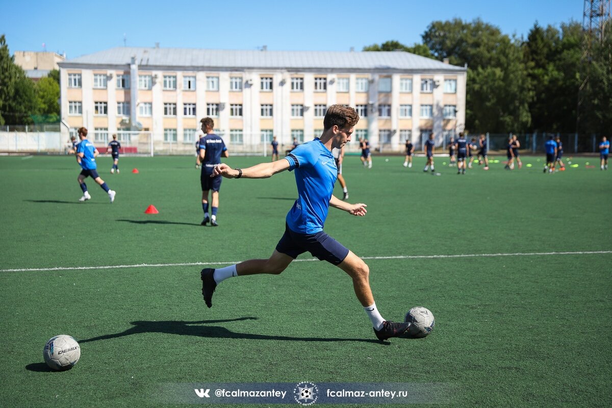 Спортивный директор «Алмаз-Антея»: До U17 футболисты должны ошибаться и  принимать сложные решения | Спорт день за днем | Дзен