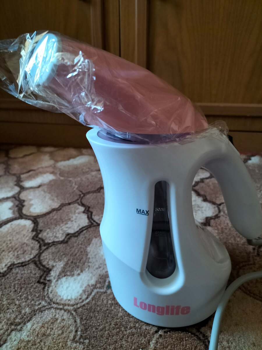 Даже плёнку ещё не сняла с насадки)