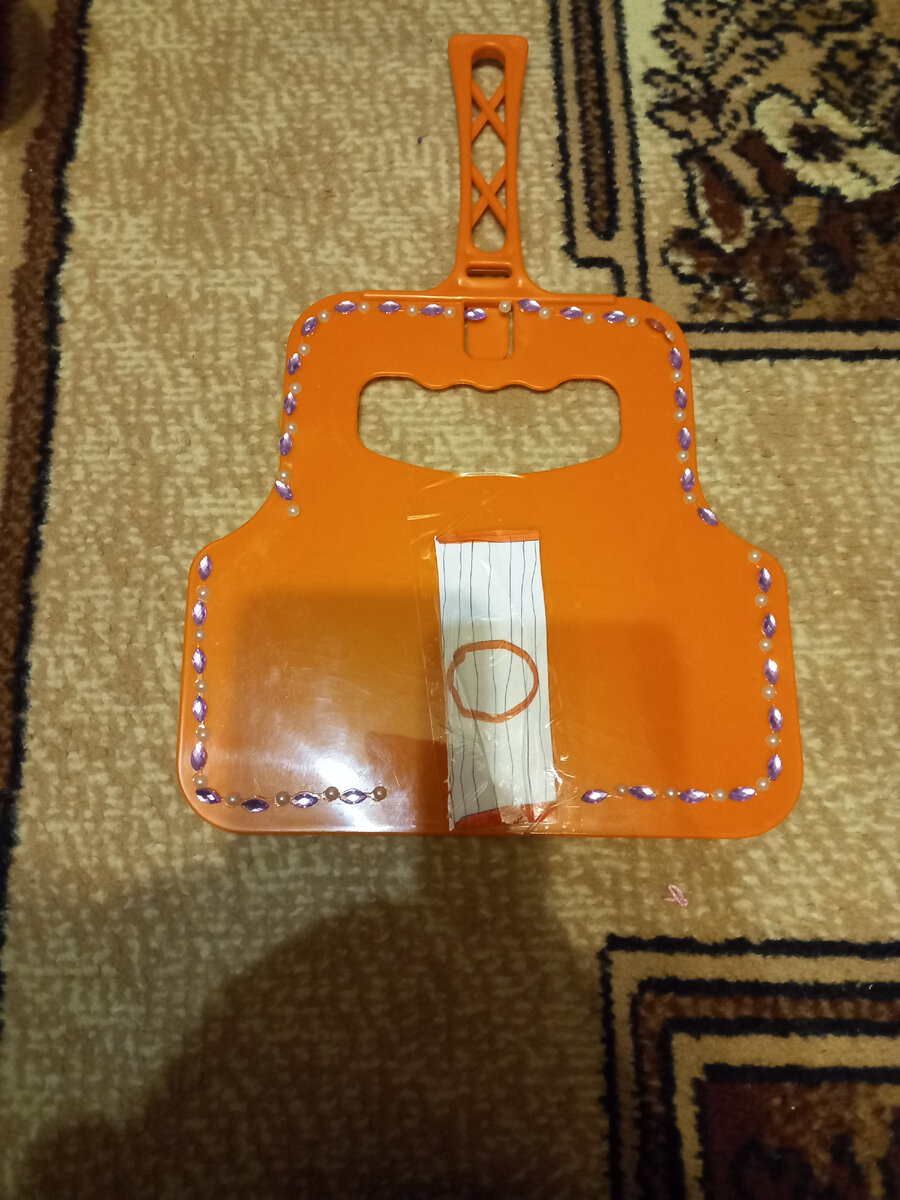 Кукольная гитара из опахала для мангала.