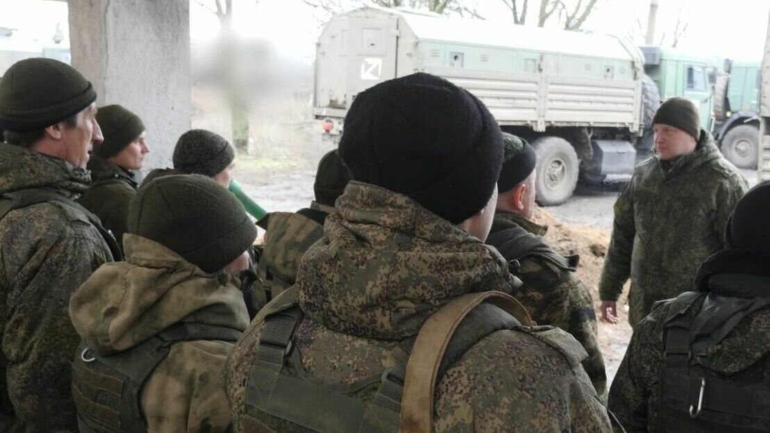     В Ростовской области для военнослужащих, находящихся в зоне СВО, передали гуманитарную помощь и дополнительные спецсредства для обустройства полевых лагерей, об этом сообщили в пресс-службе донского правительства.