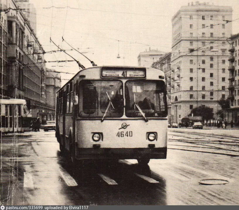 Троллейбус № 41 на Краснопрудной улице, 1981 - 1983 г. Фотография с обложки книги Б.К. Клещинского и А.М. Холендро "Устройства СЦБ и связи на городском электротранспорте" (М.: Транспорт. 1985 г.)