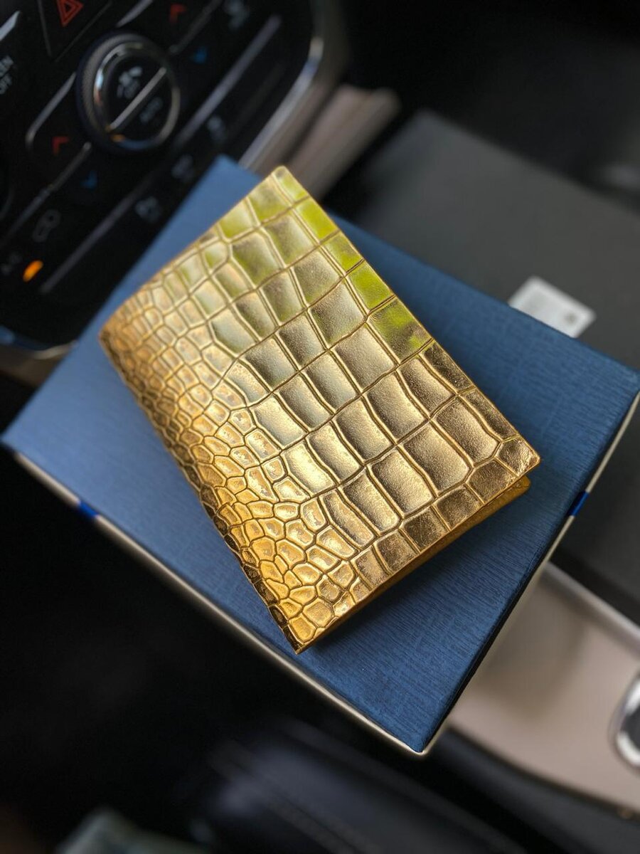 Золотая, кожаная обложка на паспорт ручной работы Mobcase 1183