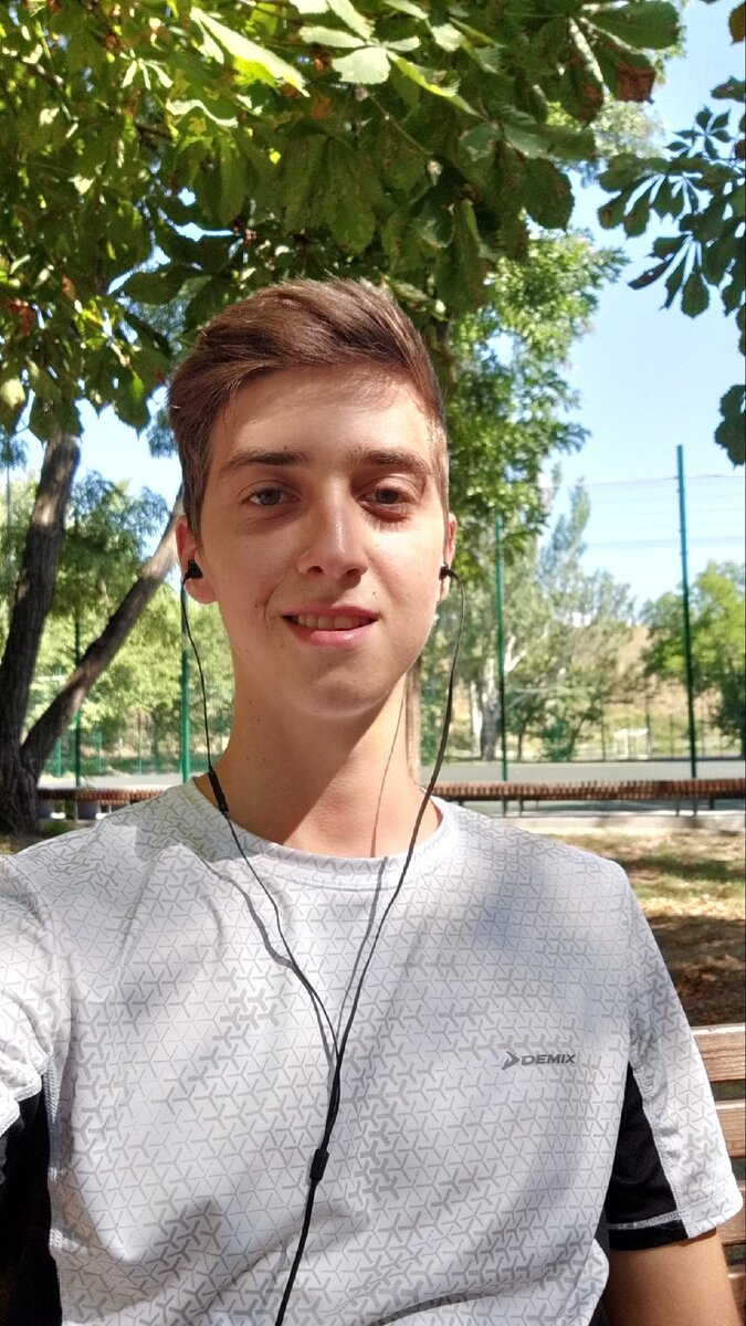 Автор этого канала и канала "Богатый Студент"))