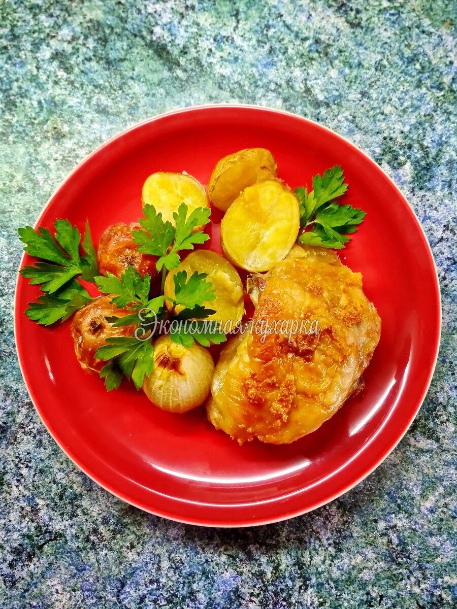 Вкусное запечное бедро с чесночно яблочным ароматом