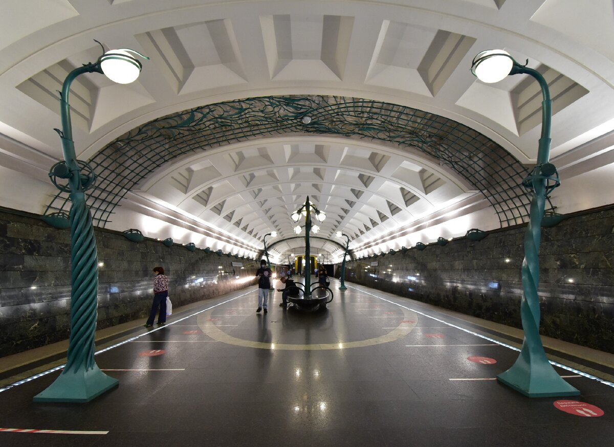 у метро славянский бульвар