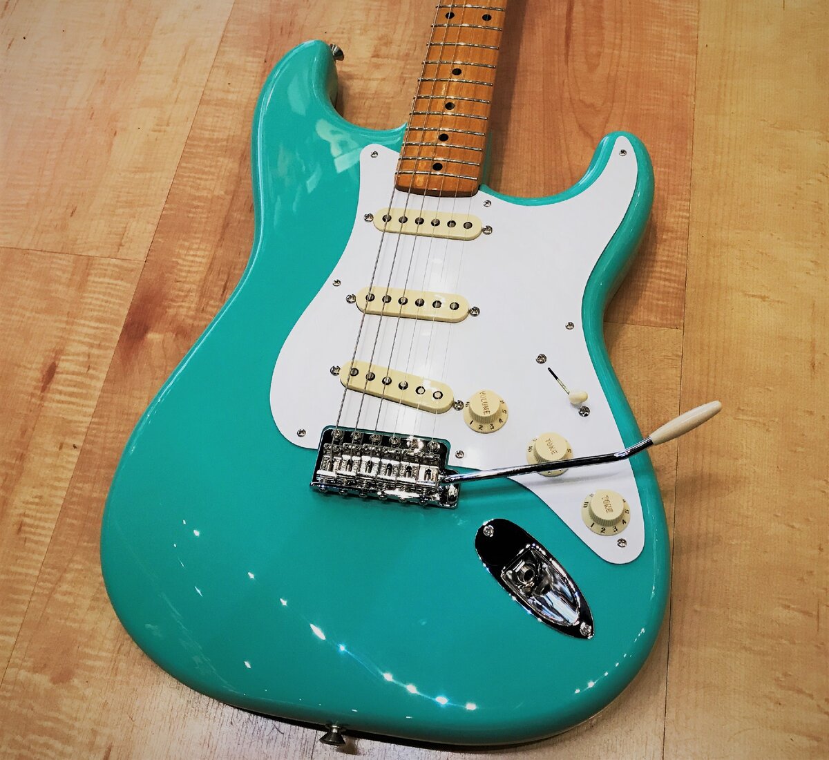 Fender Stratocaster. Фото из открытого источника "Яндекс картинки". Отредактировано автором статьи.