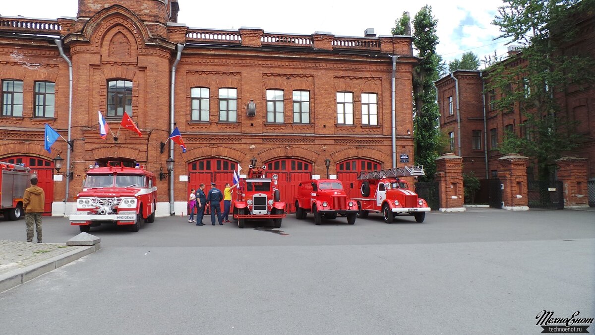 Пробег автотехники пожарных и спасателей в Санкт-Петербурге | ТехноЕнот |  Дзен