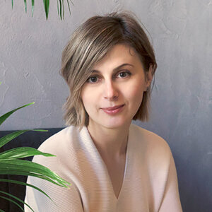 Екатерина Крылова
дизайнер, куратор выставок, арт-директор Cекции художников монументально-декоративного искусства Московского союза художников, PR-директор Международной биеннале фотографии PhotoVisa