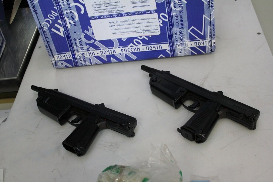 В Твери «Почта России» не примет посылки с деньгами и оружием