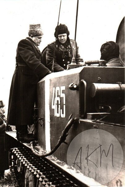 С.С.Маряхин на фото слева 