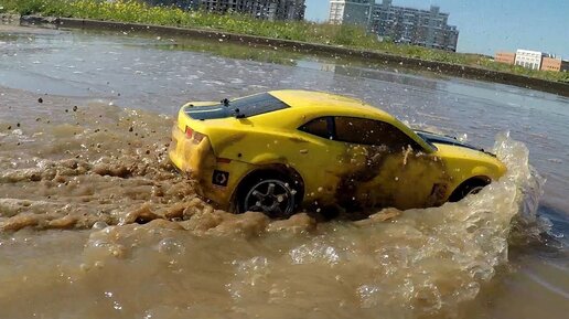 Гидроудар и аквапланирование на радиоуправляемой Chevrolet Camaro