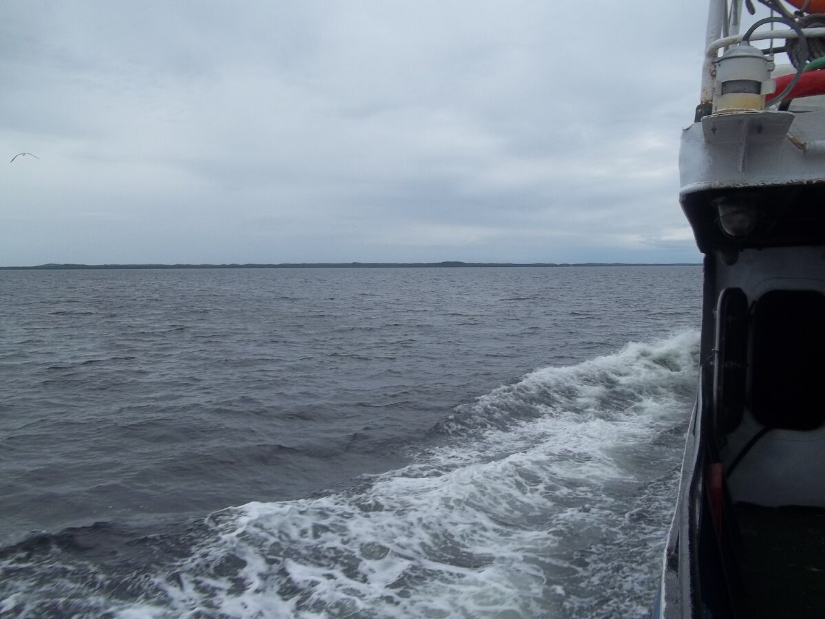 Даже сейчас до Соловецких островов необходимо плыть два часа