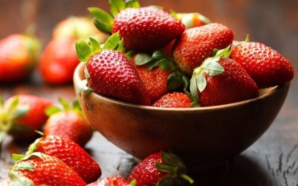 Не только вкусная но и полезная! Всего в 100 г клубники находится около 97% суточной нормы  витамина С.