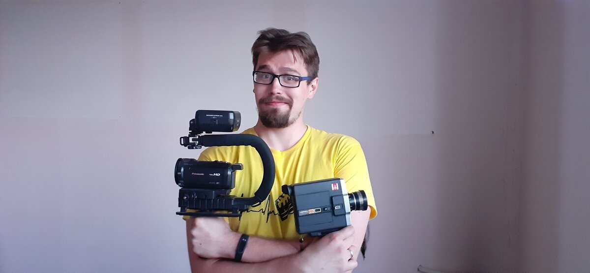 Подарок от одного из членов команды - раритетная видеокамера. Обожаю такие вещи!)