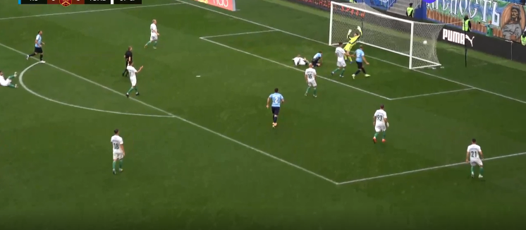 Первый гол в ворота "Томи". Кадр из трансляции матча.