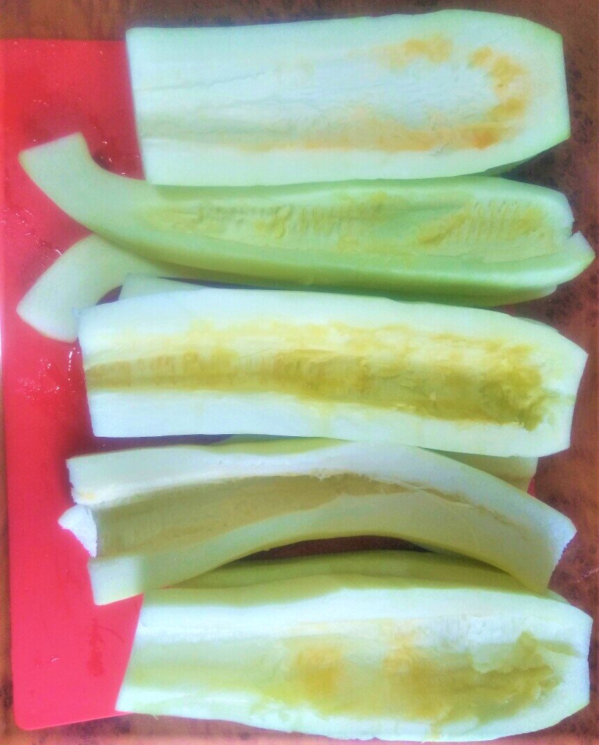 2 кг очищенного кабачка