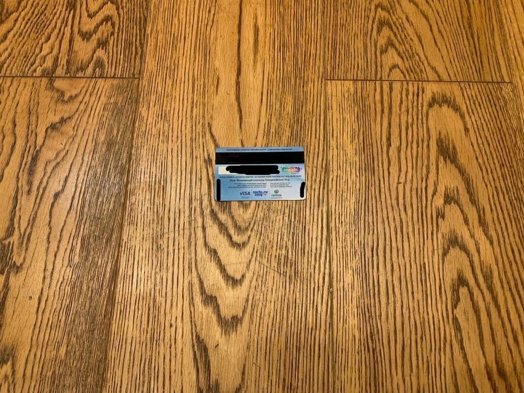 Фото сделано автором (банковская карта)