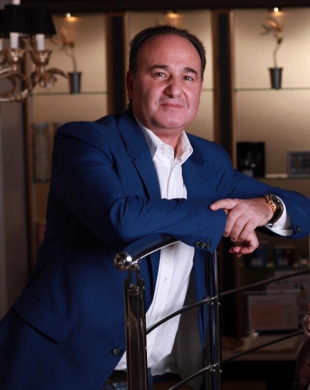 Нельзя сбрасывать со счетов, что деньги могут способствовать позитивной коммуникации между людьми.