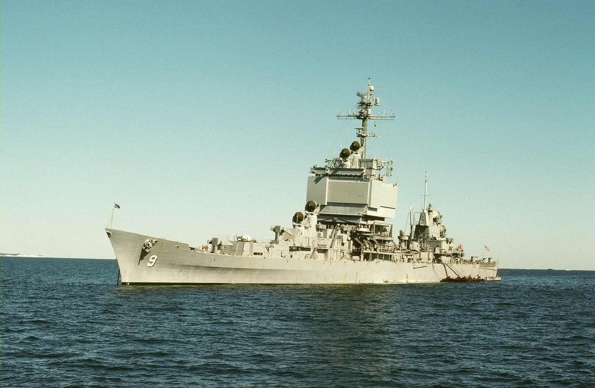 Атомный крейсер "Лонг Бич" (USS Long Beach (CGN-9)). Источник: https://topwar.ru
