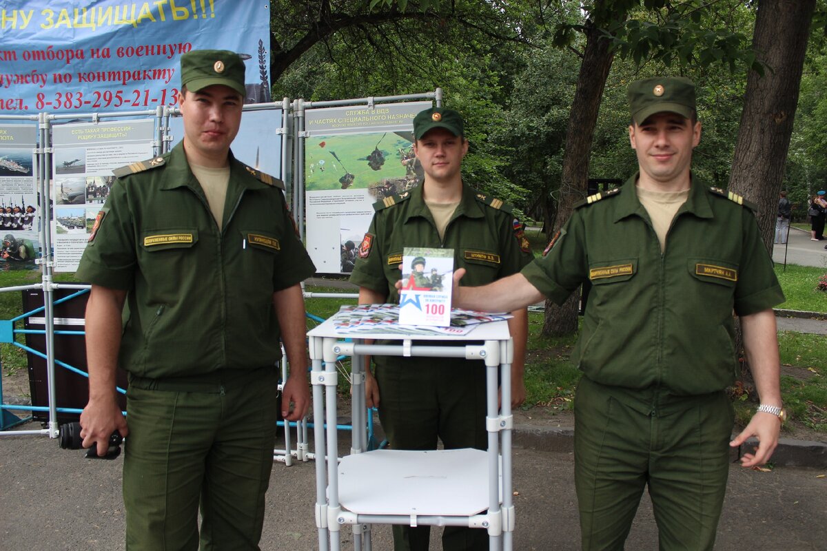 Служба без контракта. Рядовой по контракту. Сержантов на боевой службе. 20 Лет военной службы. Парковые контракт в армии.