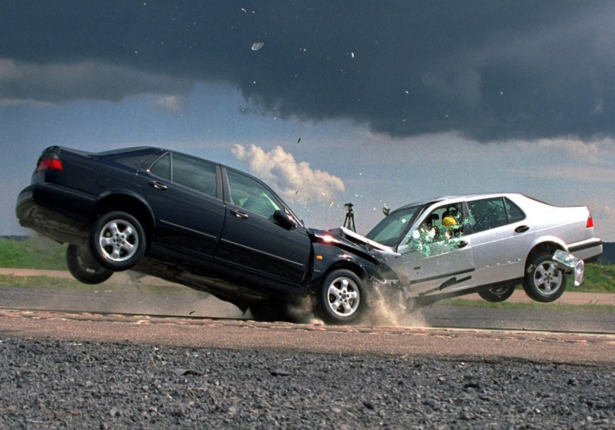 Почему происходят автомобильные аварии так часто?
