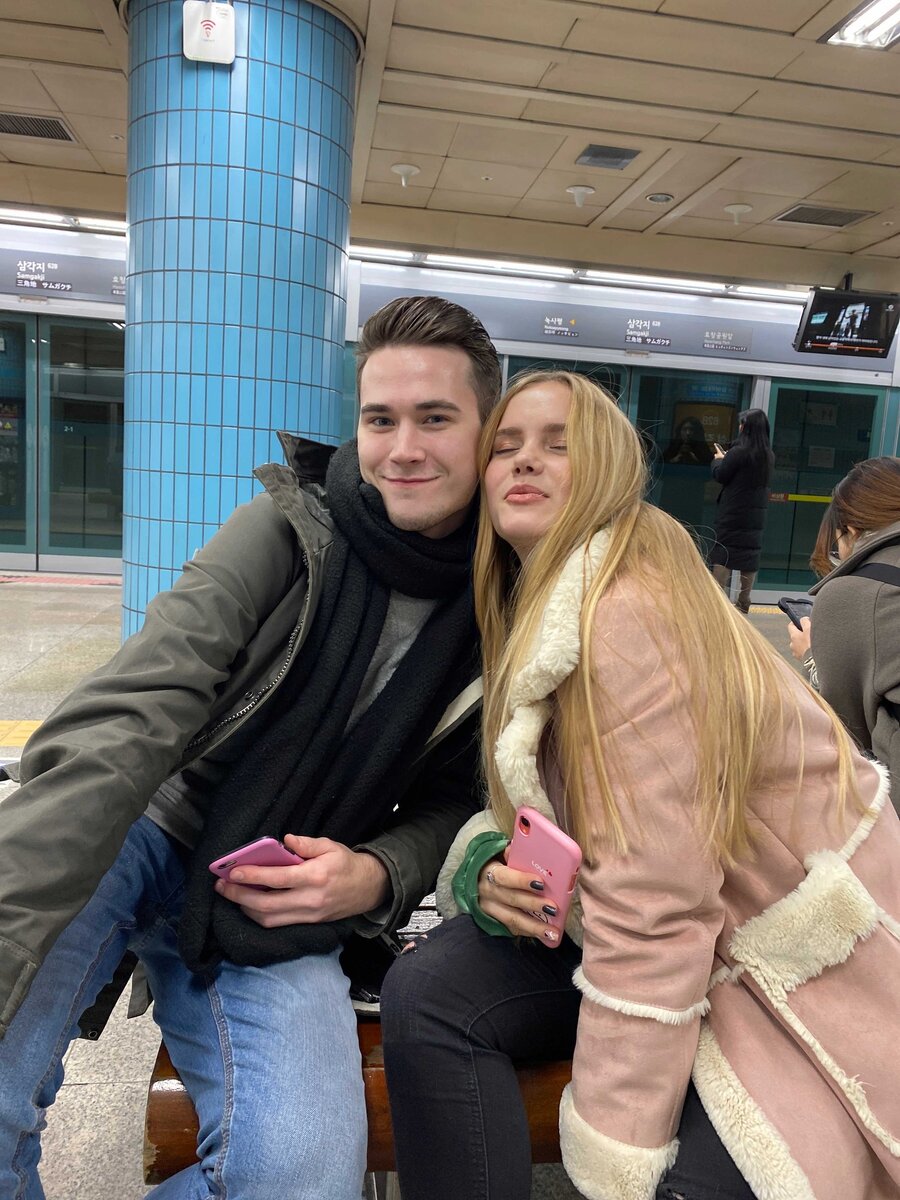 А это мы уже "хорошенькие", после Соджу и пива :)