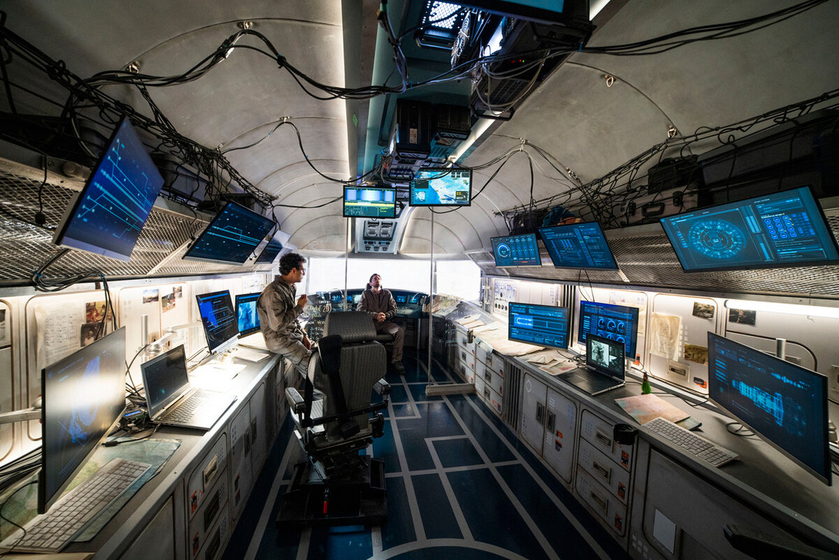 Рубка управления вечного локомотива.