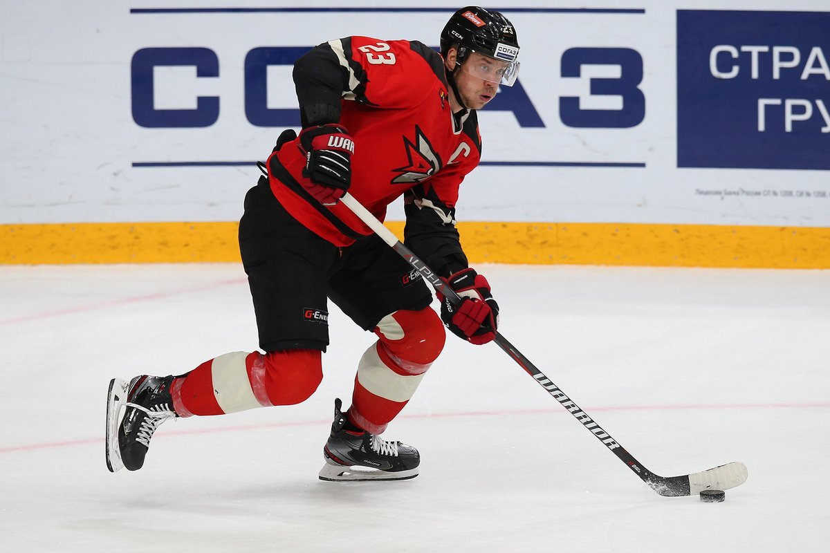 Белорусский нападающий омского "Авангарда" Андрей Стась набрал два очка в матче чемпионата КХЛ против "Сочи" (7:2).  
В третьем периоде он забросил шайбу и сделал результативную передачу. Стась впервые с 10 ноября 2016 года записал на свой счет два балла в игре регулярного чемпионата. Тогда он играл за минское "Динамо". 

Форвард набирал два очка за "Авангард" в 2018 году, но тогда это произошло в игре плей-офф, отмечает sports.ru. 
