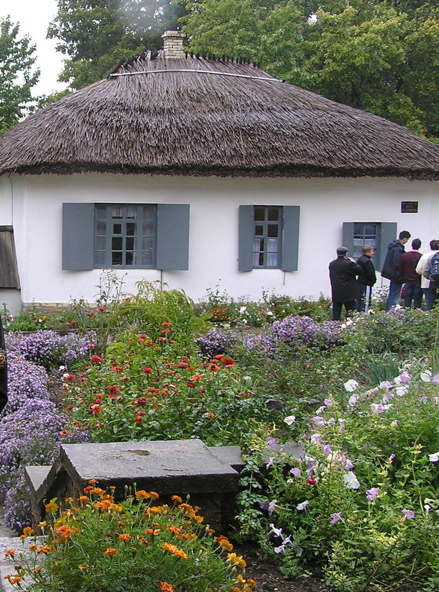 Лицевая сторона домика (фото автора)