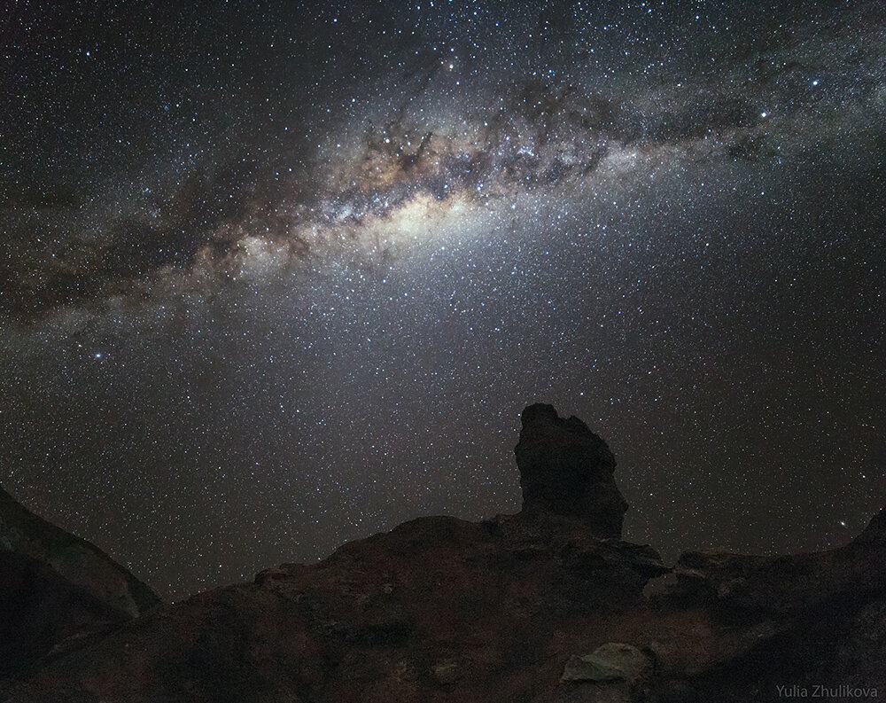 Юлия Жуликова "Сфинкс. Страж ночи" (Чили, пустыня Атакама).
Canon 6D + Samyang 14mm F/2.8 | ISO 6400, 20 c, без трекера