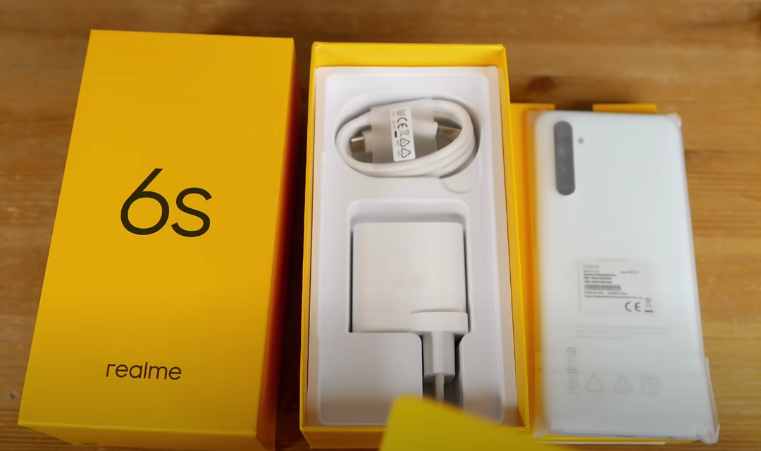 комплектация Realme 6s