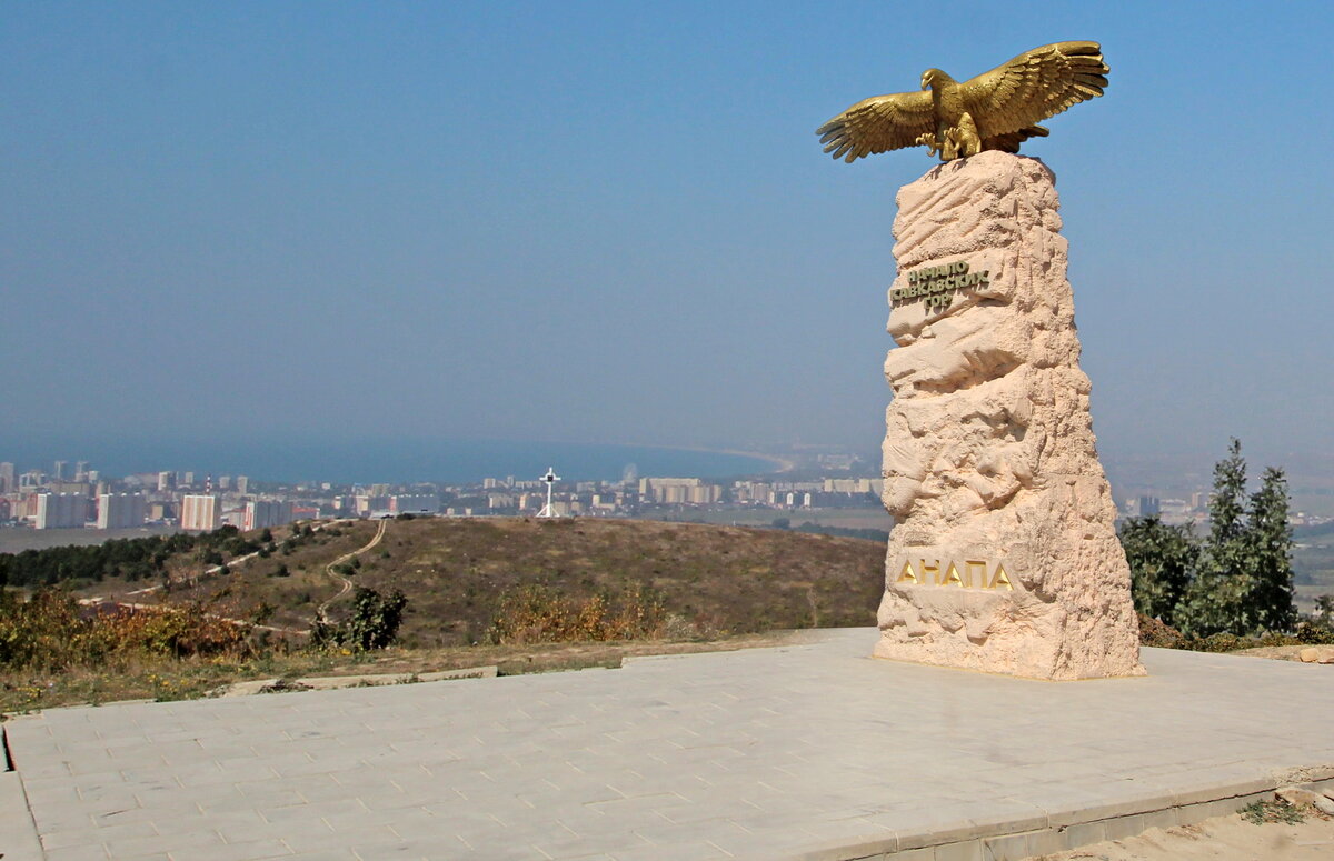 Здесь, в Анапе, у моря начинаются Кавказские горы