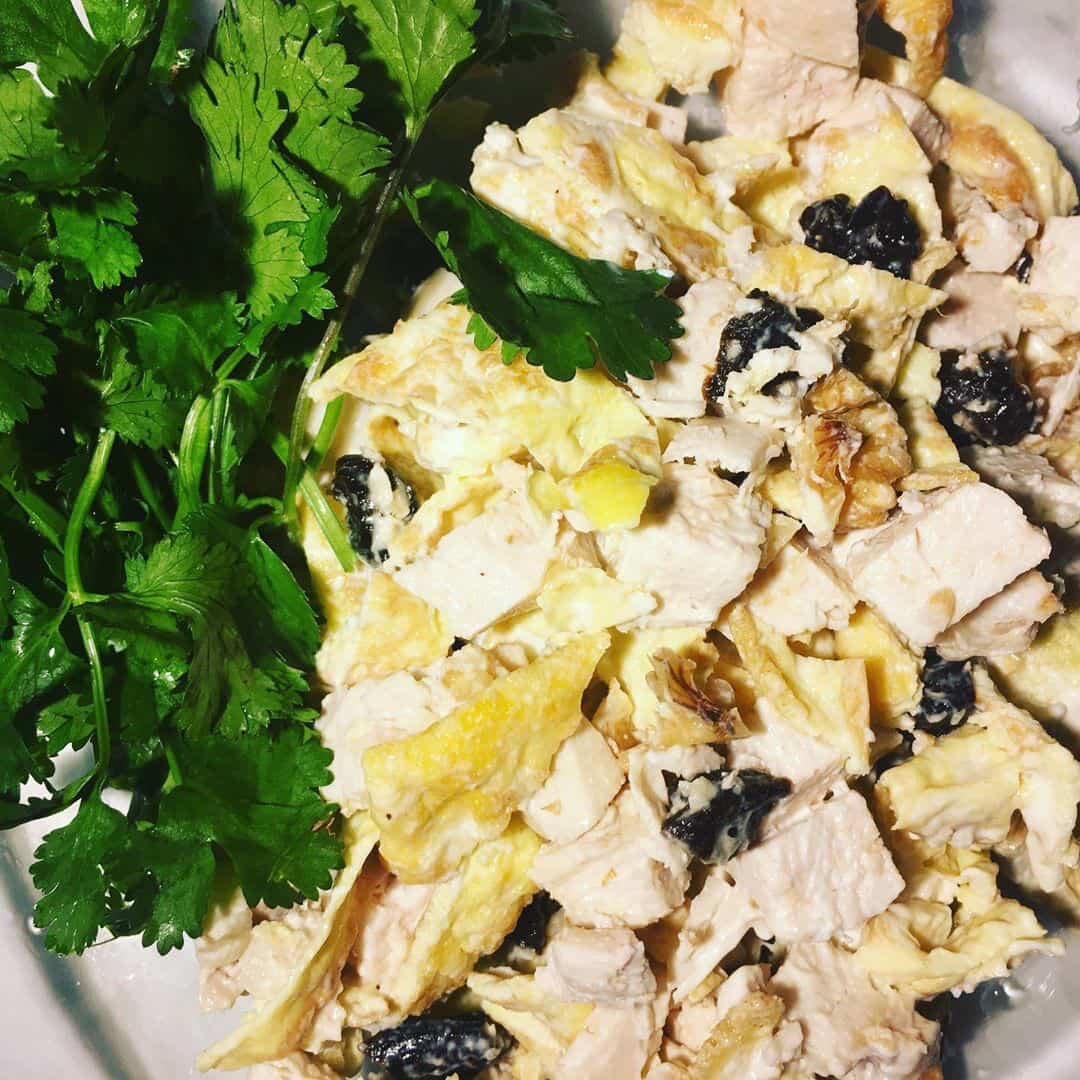 Салат из огурцов и чернослива