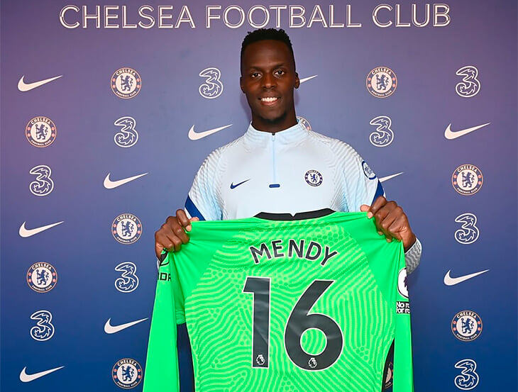 Представление Менди в "Челси". Фото: www.chelseafc.com