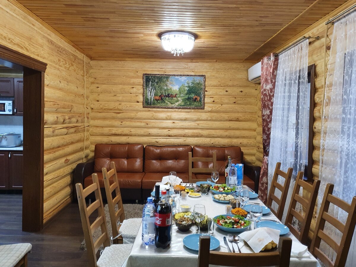 Стол накрыт,ждём гостей.