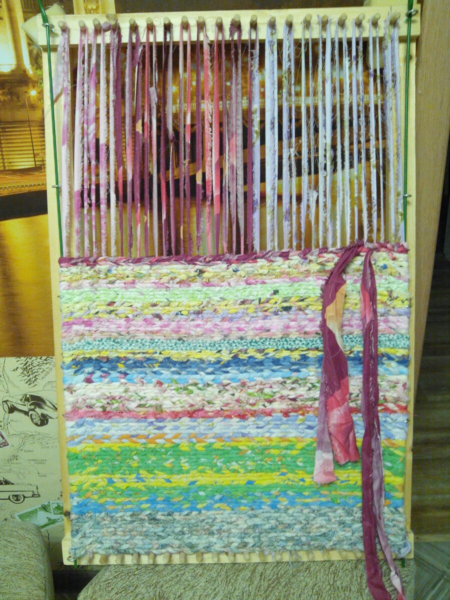 Это и есть тот самый стан  для плетения. И уже половина работы сделана.