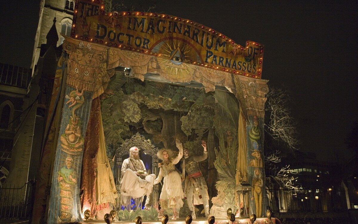 Кадр из фильма "Воображариум доктора Парнаса"