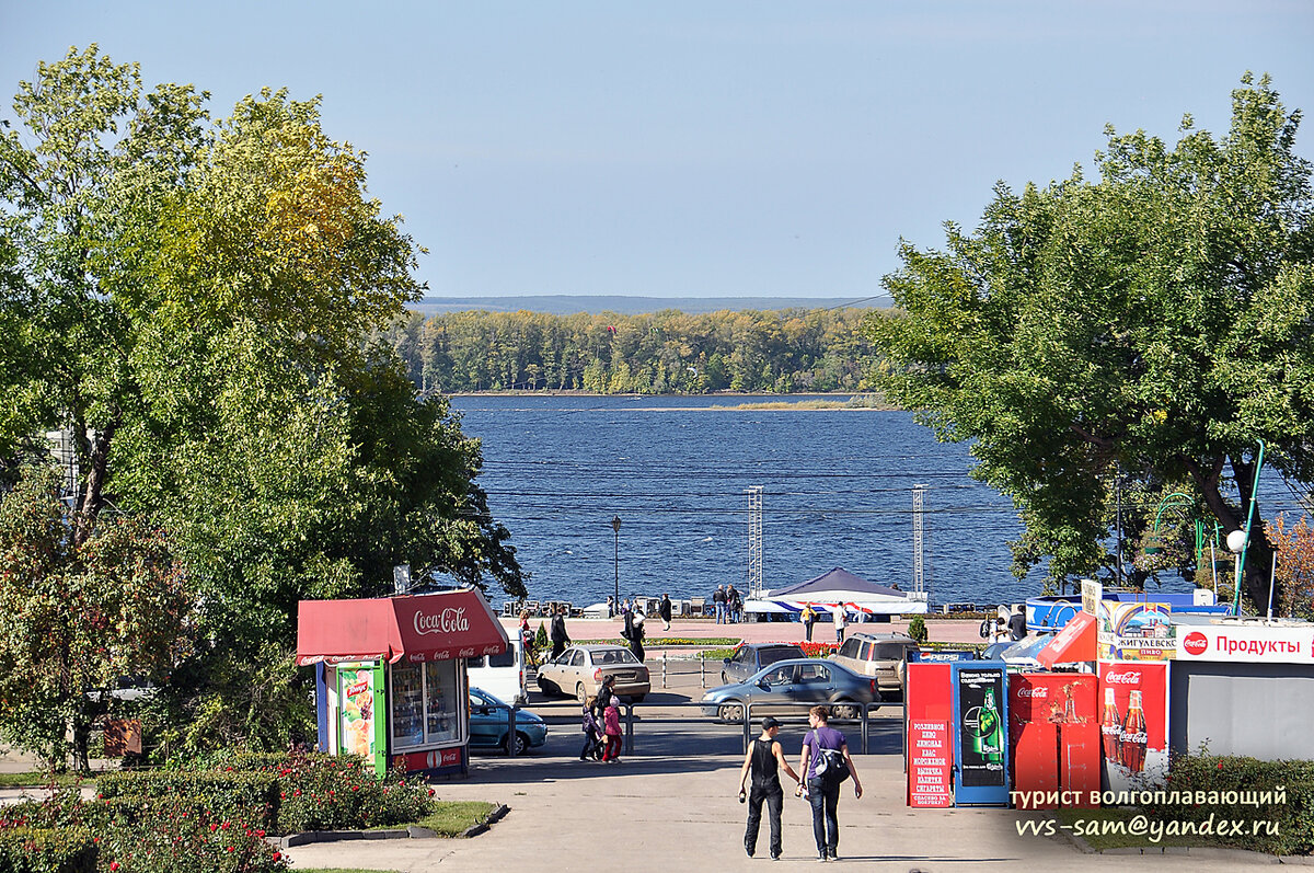 Выход с улицы Полевой  на набережную, пока без памятника. Фото 24.09.2011.
