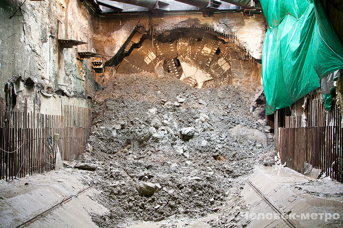 Первая сбойка проходческого щита в котловане станции "Новокрестовская" - ближайшей к новому стадиону. Январь 2017 года. Снимок автора.