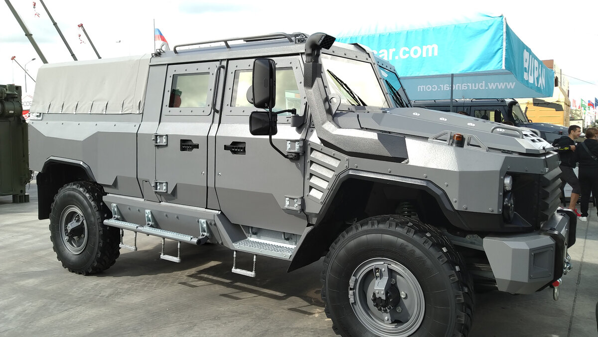 Легкобронированный джип Буран