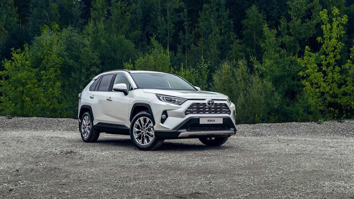 1 место: Toyota RAV4 — 36,4 тыс. проданных автомобилей в 2020 году (+19%) 
Источник: агентство «Автостат». Фото: фирм-производителей