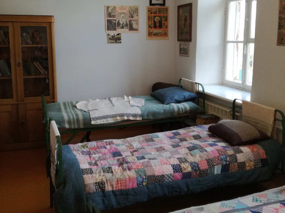 Спальня Второклассной учительской школы в Спас-Клепиках. Фото автора