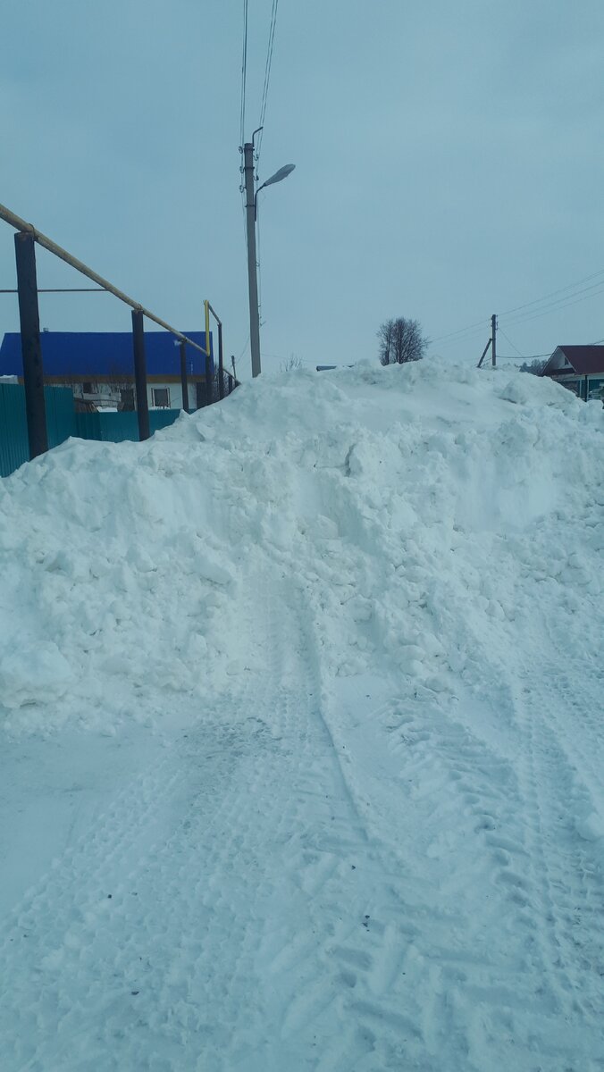 На лево посмотришь сугроб