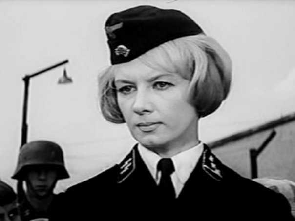 Кадр из фильма "Стюардесса". 