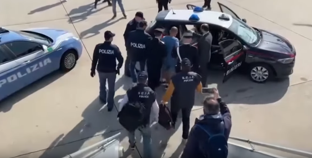 Кадры ареста Марка Ферена Клода Бьяра и экстрадиции в Милан.