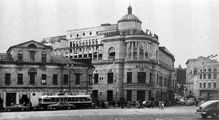Источник https://cozymoscow.me/ludi/moskovskie-restorany-v-60-70-x-godax-xx-veka.html