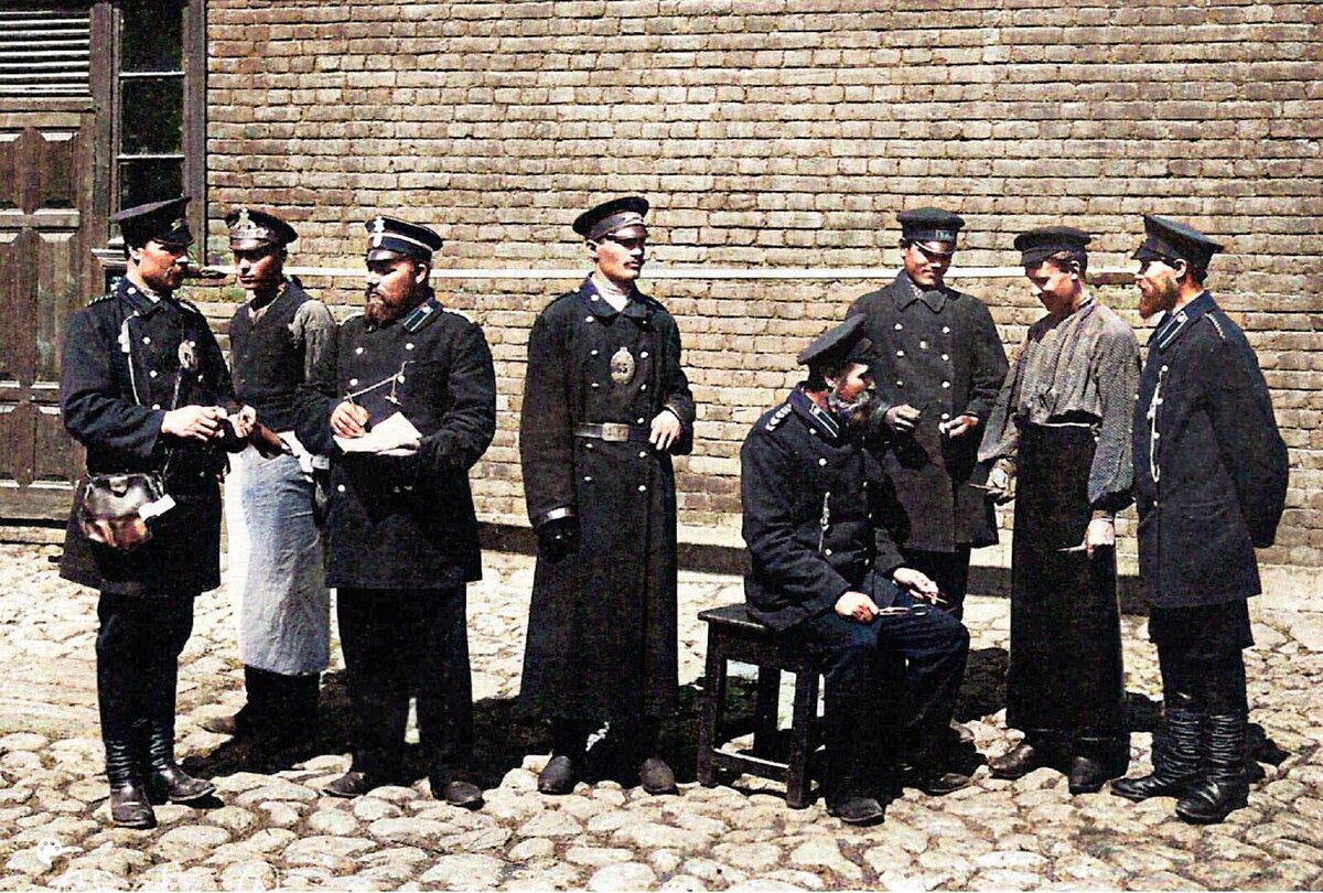 Служащие конки перед началом работы 