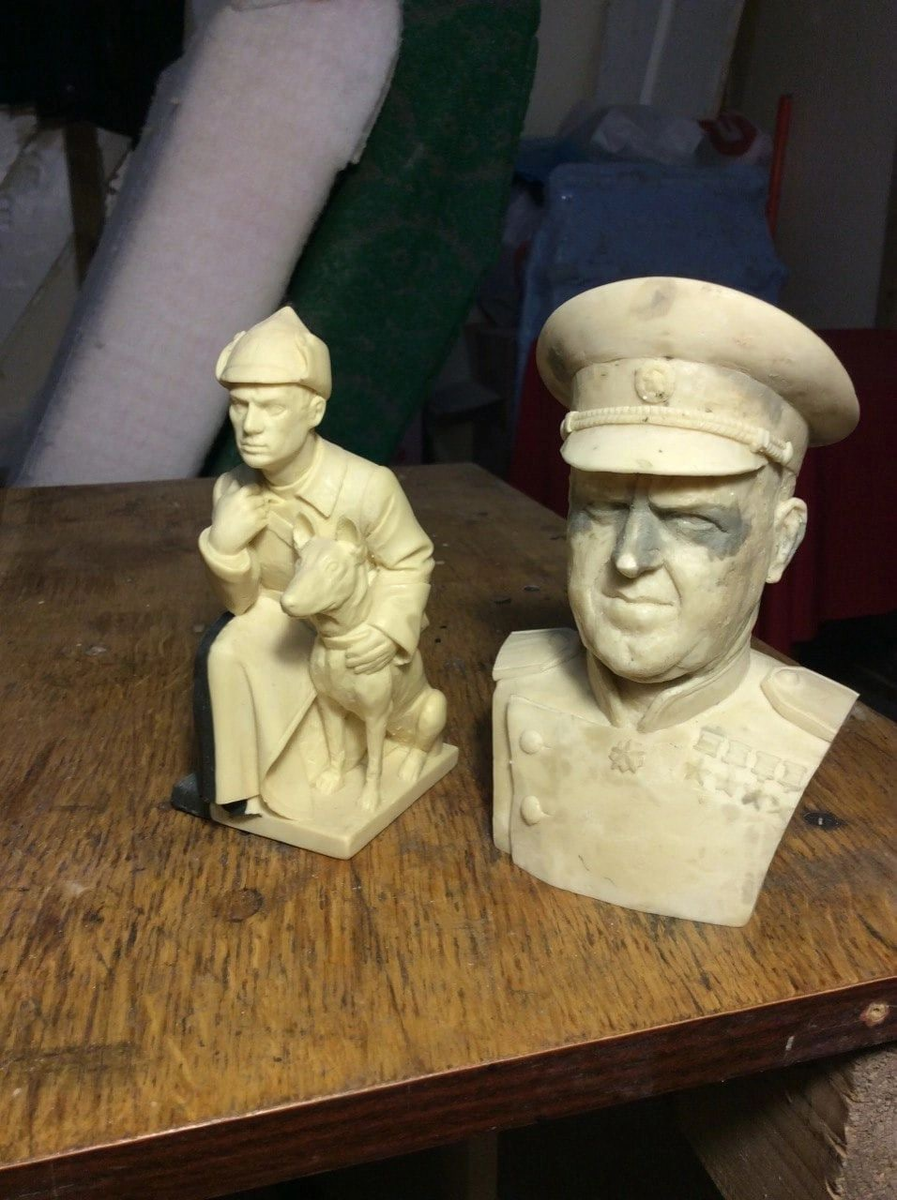 Статуэтки Неизвестному солдату и Маршалу Жукову
Материал: пластик