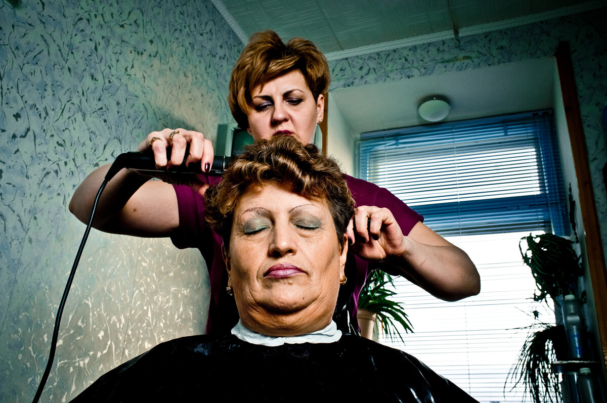 Женщина убила парикмахера за то что она плохо подстригла мужа